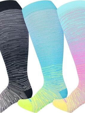 Women's Gradient Knee-High Compression Socks - Wide 15-20 mmHg